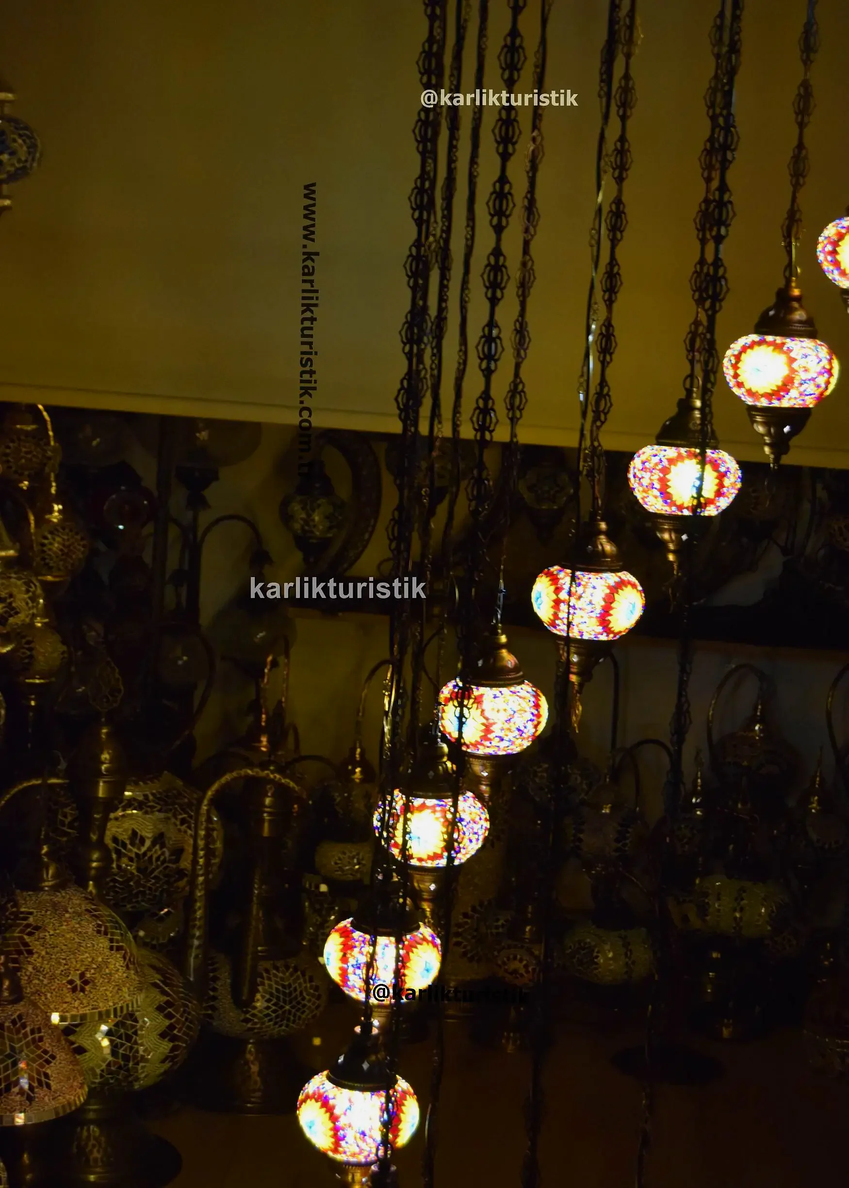 Büyük Boy 18 Işıklı Spiral Türk Mozaik Avize – Villa ve Merdivenler İçin El Yapımı Renkli Cam Sarkıt Tavan Lambası5