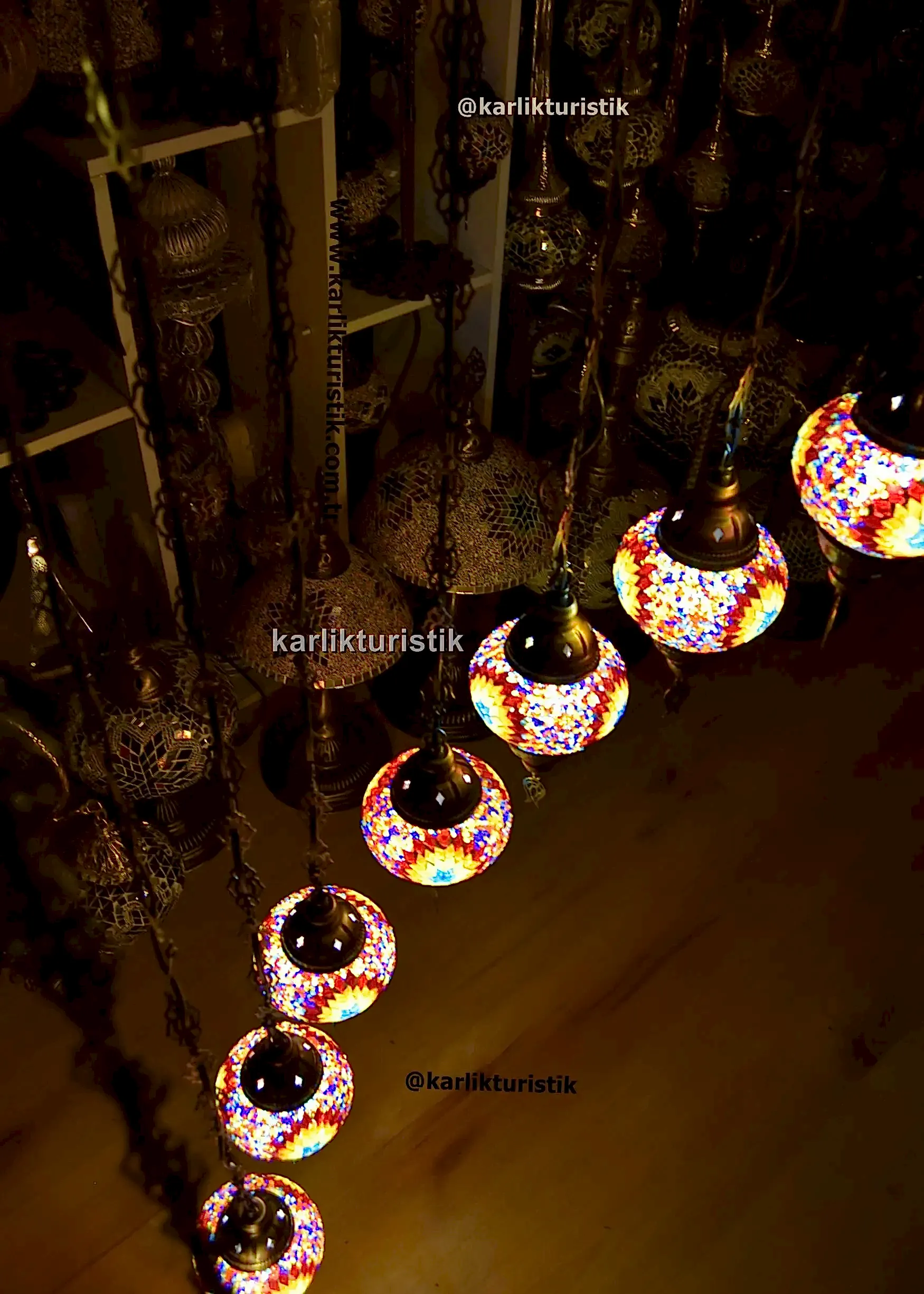 Büyük Boy 18 Işıklı Spiral Türk Mozaik Avize – Villa ve Merdivenler İçin El Yapımı Renkli Cam Sarkıt Tavan Lambası6