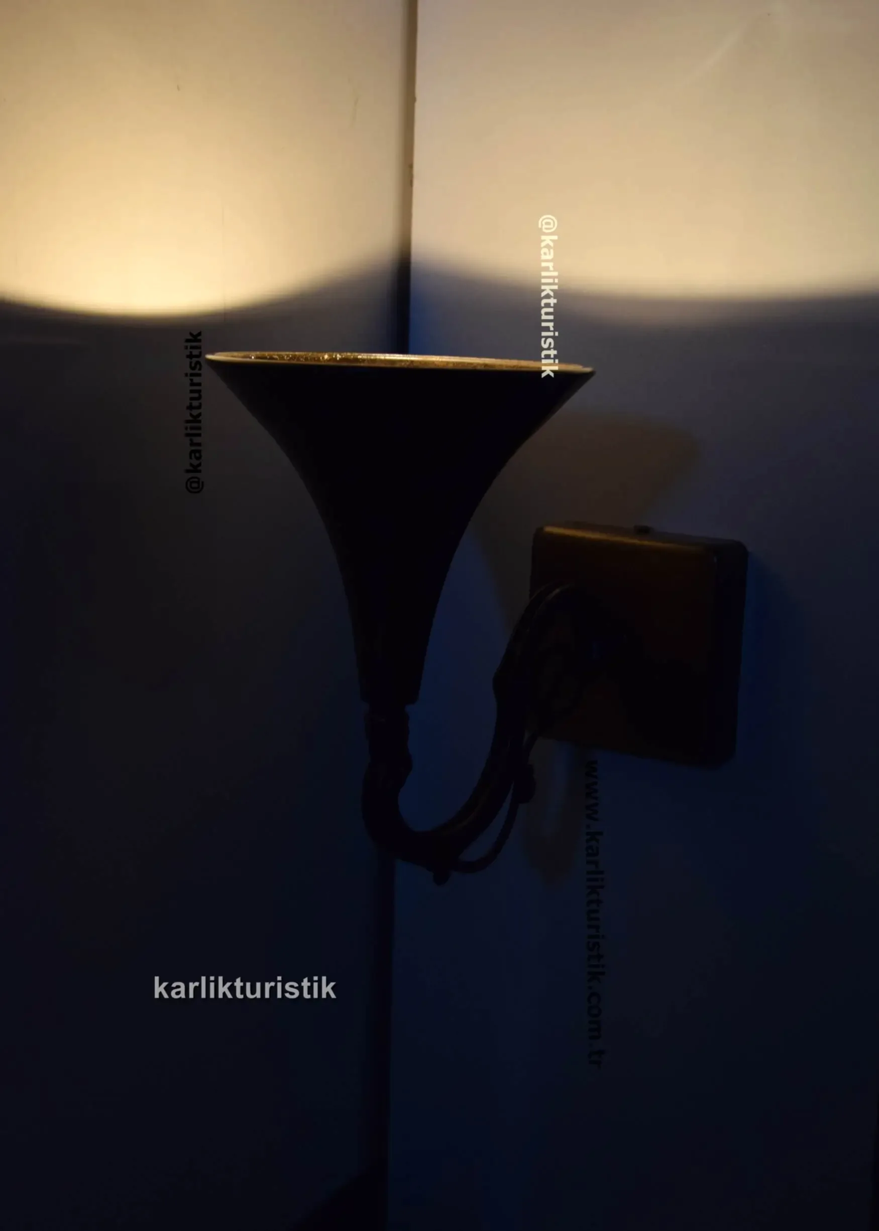 Karlık Turistik 20 Modern-Klasik Meşale Formlu Aplik