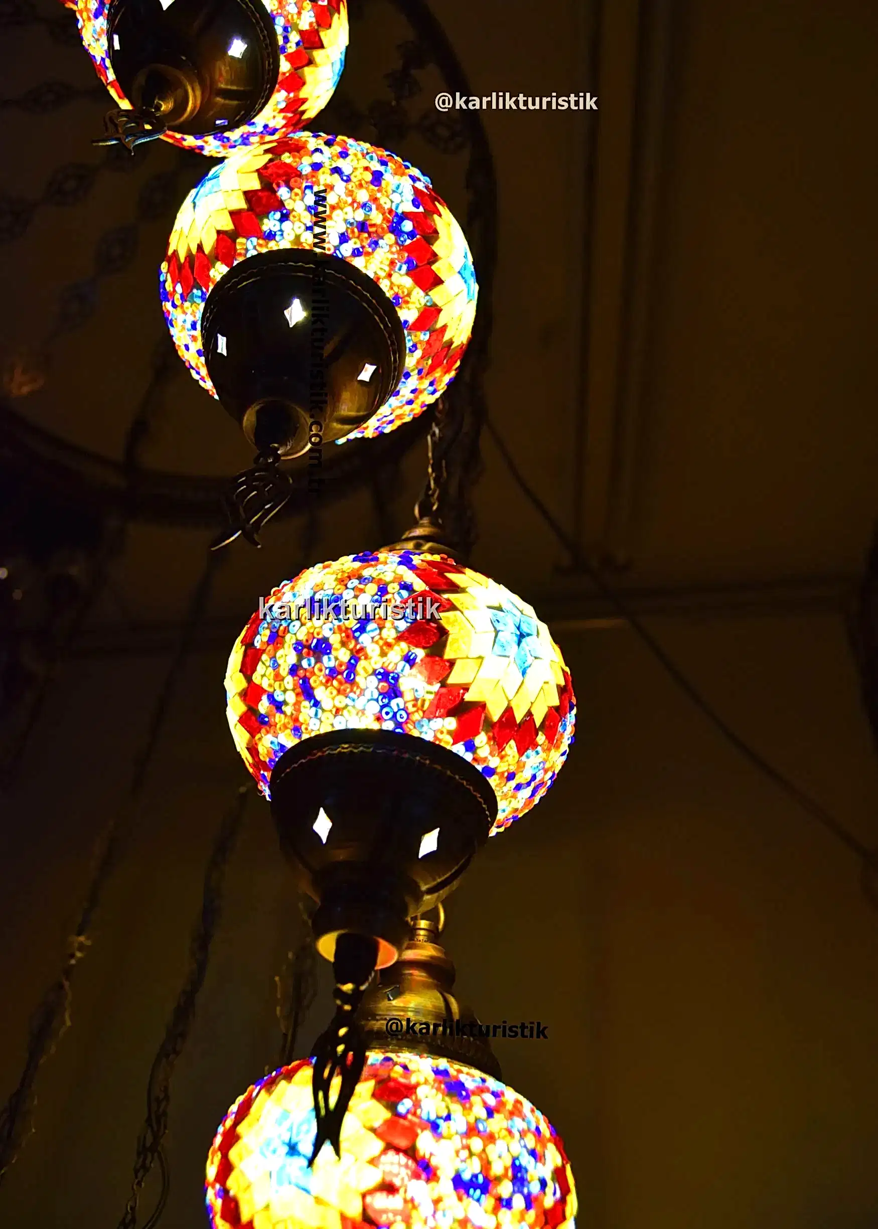 Büyük Boy 18 Işıklı Spiral Türk Mozaik Avize – Villa ve Merdivenler İçin El Yapımı Renkli Cam Sarkıt Tavan Lambası7